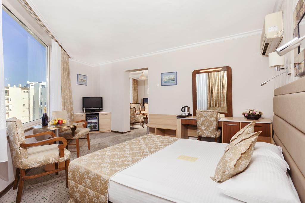 Izmir Palas Hotel Zimmer foto